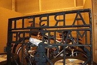 Немцам вернут ворота, украденные из их концлагеря. Гут! Какой же концлагерь без ворот?