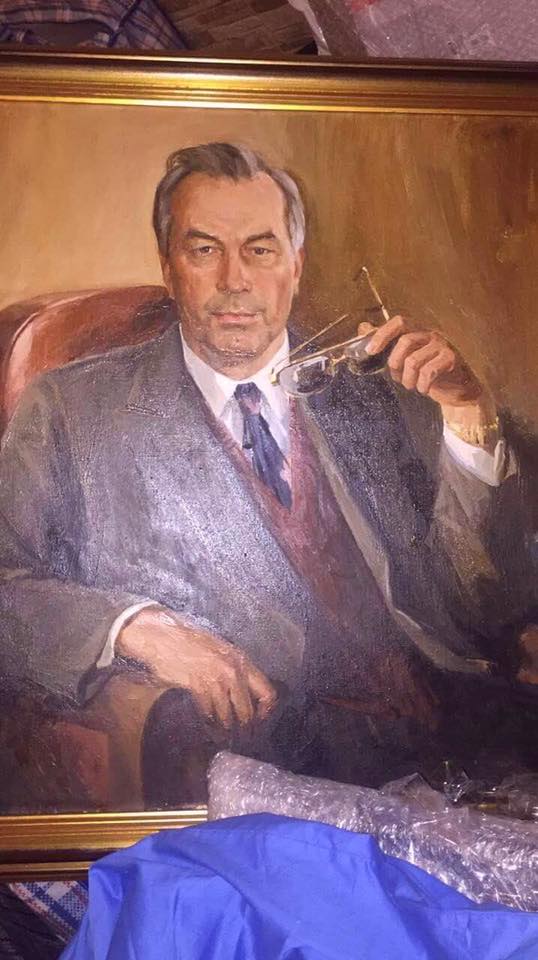 В Киеве нашли квартиру-схрон Азарова с оружием, картинами и книгами. Во время обыска у Азарова украли картину Репина В Киеве нашли квартиру-схрон Азарова с оружием, картинами и книгами. Во время обыска у Азарова украли картину Репина