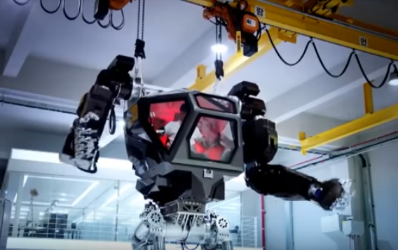 Первые шаги аватара: четырёхметровый робот учится ходить