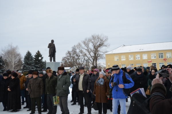В Ростовской области торжественно открыли бюст Иосифу Сталину В Ростовской области торжественно открыли бюст Иосифу Сталину