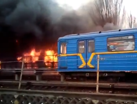 В Киеве подожгли рынок возле метро «Лесная» - тринадцать жертв, есть погибшие