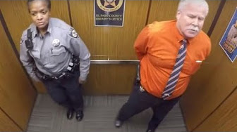 Новый хит интернета: Танцующие копы в лифте