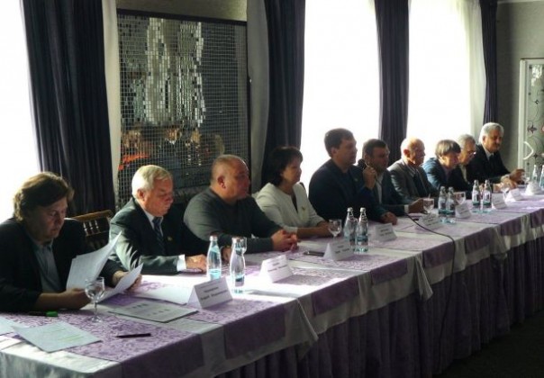 Запорожские депутаты призвали Порошенко немедленно восстановить экономические связи с Россией