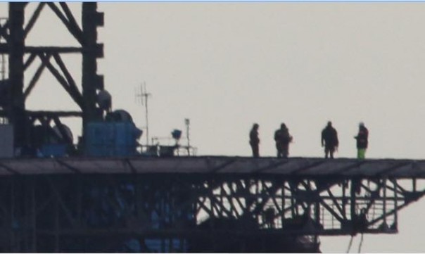 Российский боевой корабль отогнал делегацию с Украины от вышек Черноморнефтегаза Российский боевой корабль отогнал делегацию с Украины от вышек Черноморнефтегаза