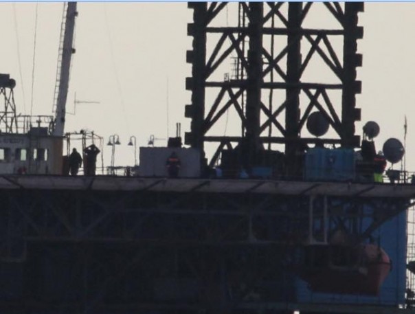 Российский боевой корабль отогнал делегацию с Украины от вышек Черноморнефтегаза Российский боевой корабль отогнал делегацию с Украины от вышек Черноморнефтегаза