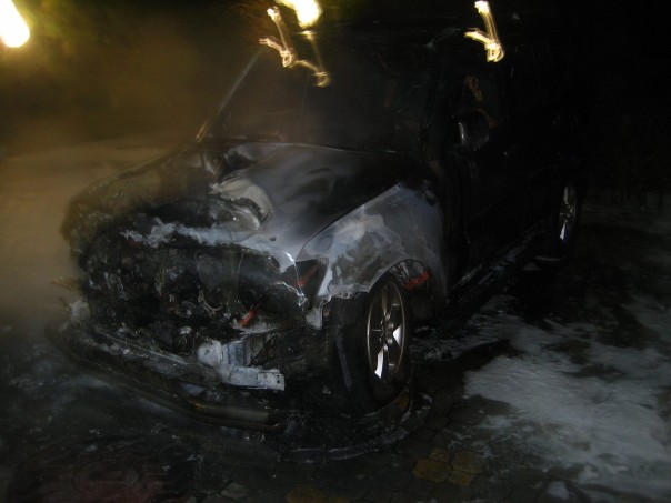 Ильичёвскому активисту сожгли авто (видео поджога)