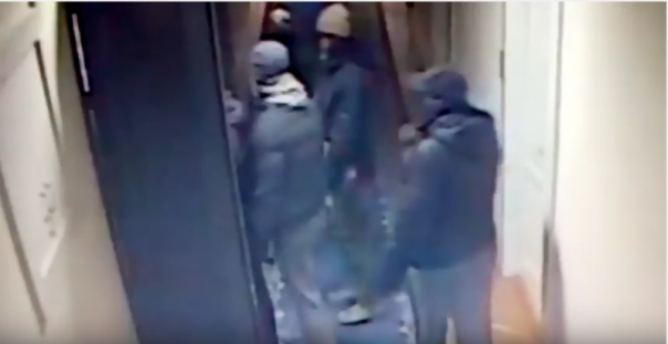 Боевики «Азова» устроили погром в мэрии Черкасс и ограбили автозаправку  