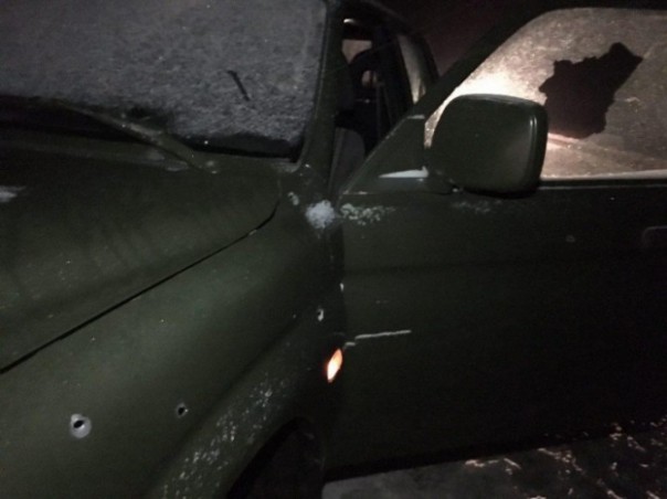 Неплохой пиар-ход: В Харькове обстреляли авто главы гражданского корпуса "Азов" Олега Ширяева Неплохой пиар-ход: В Харькове обстреляли авто главы гражданского корпуса "Азов" Олега Ширяева