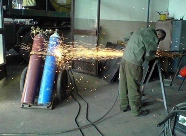 27 фотографий, демонстрирующих, почему женщины живут дольше мужчин 27 фотографий, демонстрирующих, почему женщины живут дольше мужчин