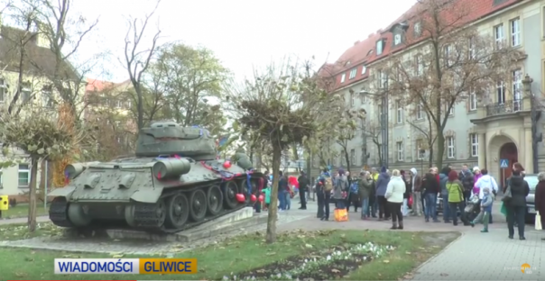 В Польше жители массовым протестом спасли от сноса советский танк Т-34