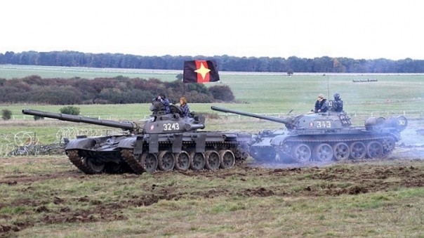 Русские идут, дайте денег: британская армия против «боевых гномов» Русские идут, дайте денег: британская армия против «боевых гномов»