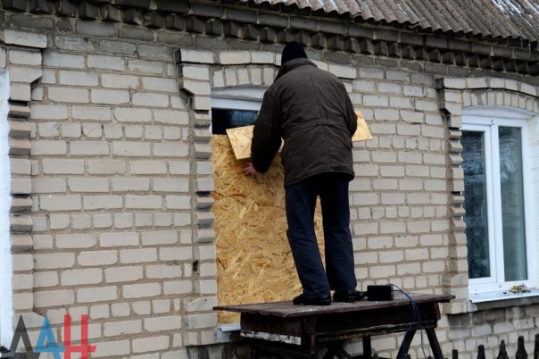 Последствия ночных обстрелов: повреждены минимум 13 домов в Куйбышевском районе Донецка, ранен мирный житель