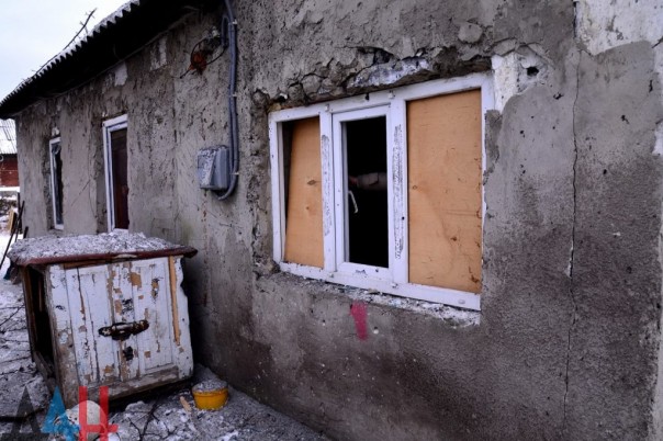 Последствия ночных обстрелов: повреждены минимум 13 домов в Куйбышевском районе Донецка, ранен мирный житель