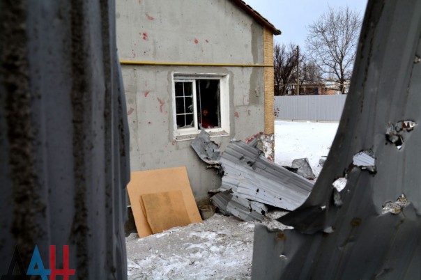 Последствия ночных обстрелов: повреждены минимум 13 домов в Куйбышевском районе Донецка, ранен мирный житель
