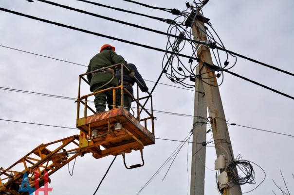 Последствия ночных обстрелов: повреждены минимум 13 домов в Куйбышевском районе Донецка, ранен мирный житель