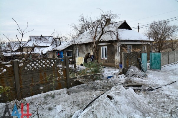 Последствия ночных обстрелов: повреждены минимум 13 домов в Куйбышевском районе Донецка, ранен мирный житель