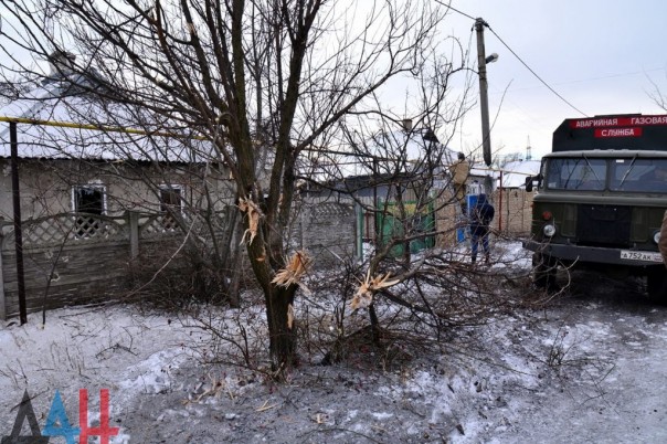 Последствия ночных обстрелов: повреждены минимум 13 домов в Куйбышевском районе Донецка, ранен мирный житель