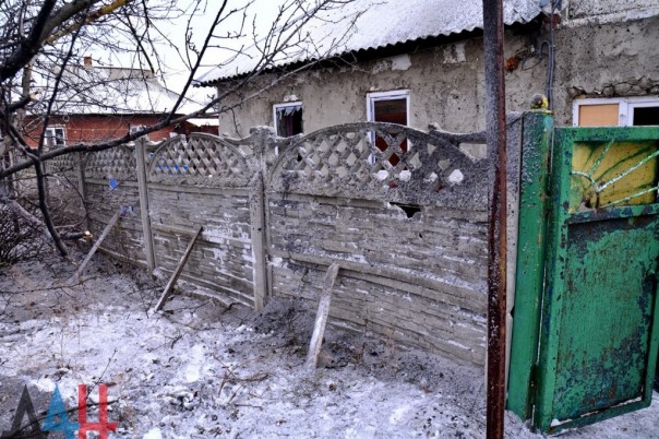 Последствия ночных обстрелов: повреждены минимум 13 домов в Куйбышевском районе Донецка, ранен мирный житель