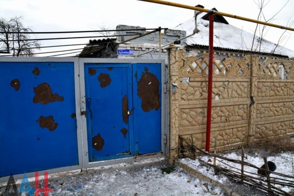 Последствия ночных обстрелов: повреждены минимум 13 домов в Куйбышевском районе Донецка, ранен мирный житель