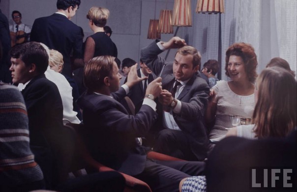 Молодежи 60-х посвящается Молодежи 60-х посвящается