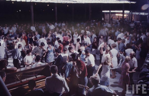 Молодежи 60-х посвящается Молодежи 60-х посвящается