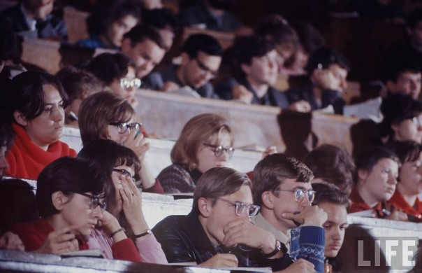 Молодежи 60-х посвящается Молодежи 60-х посвящается