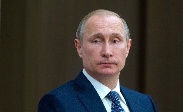 «Разорвана в клочья». Топ−5 высказываний Барака Обамы о России и Путине