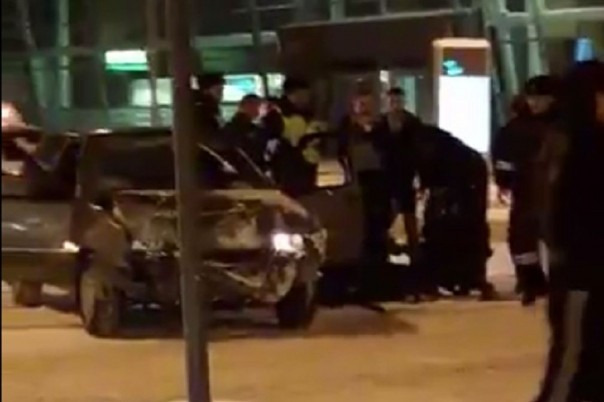 В Казани лихач на "четырнадцатой", уходя от погони, протаранил терминал аэропорта