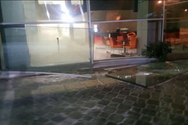 В Казани лихач на "четырнадцатой", уходя от погони, протаранил терминал аэропорта