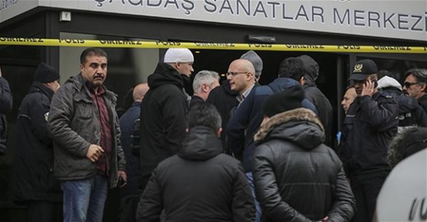 Hürriyet: У убийцы посла мог быть пособник в российском посольстве Hürriyet: У убийцы посла мог быть пособник в российском посольстве