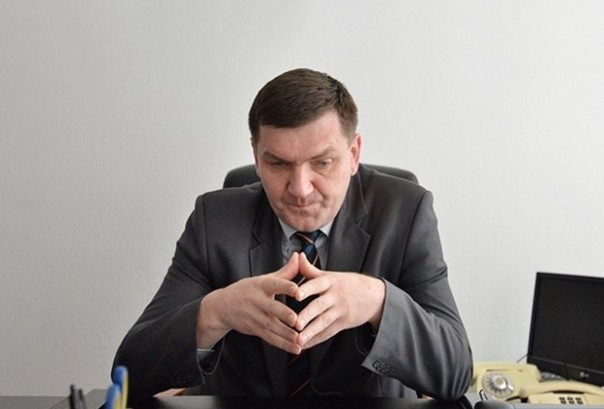 Скрутили в дугу