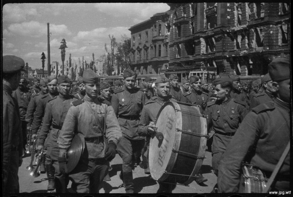 Случайно обнаружились уникальные фотографии Второй мировой войны