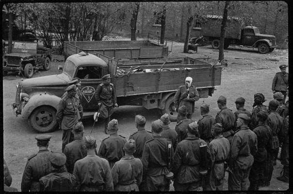 Случайно обнаружились уникальные фотографии Второй мировой войны