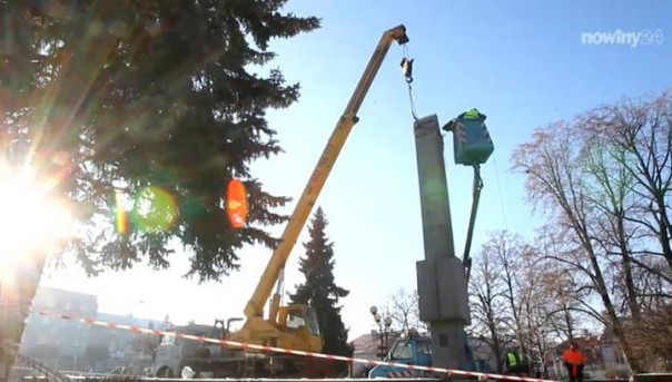 МИД РФ: демонтаж Памятника благодарности в Польше - акт демонстративного цинизма | "Русские оккупанты и бандиты!"- поляки о Советской Армии