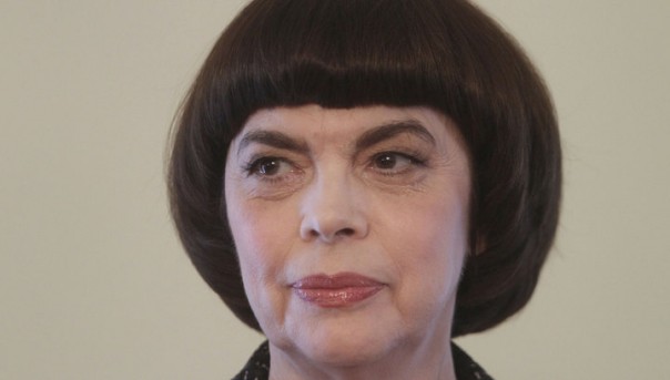 "Их золотые голоса возносятся на небо": Мирей Матье скорбит о погибших под Сочи