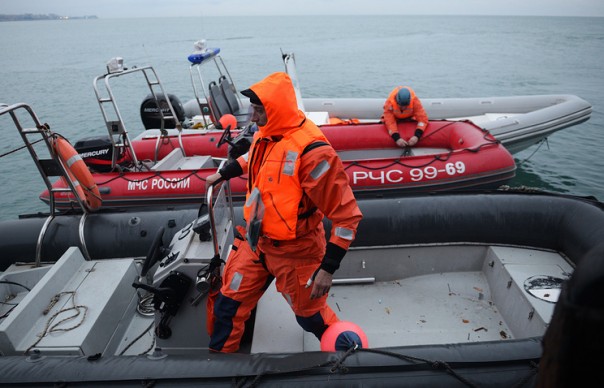 Источник: водолазы подняли на поверхность тело командира Ту-154 Романа Волкова