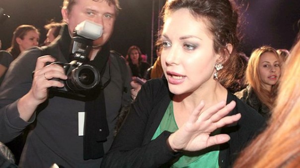 Соседи: Божена Рынска собрала вещи и покинула квартиру в Москве