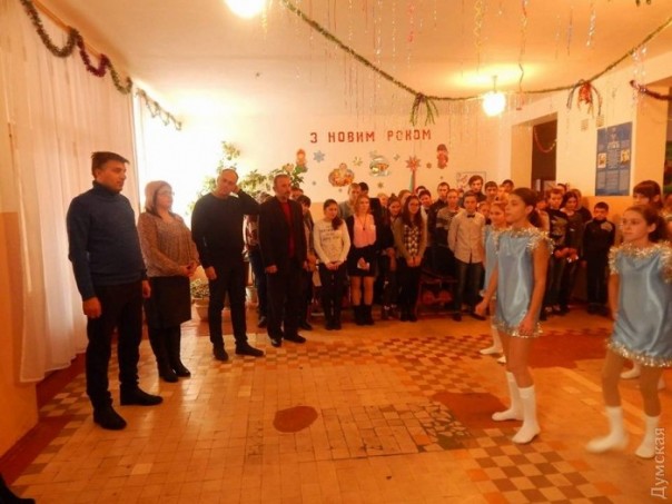 Перемога: На Украине торжественно открыли школьный туалет Перемога: На Украине торжественно открыли школьный туалет