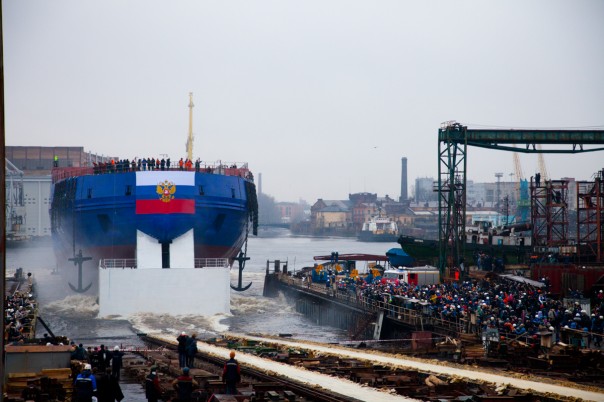 Крупнейший в мире дизельный ледокол спущен на воду в Петербурге Крупнейший в мире дизельный ледокол спущен на воду в Петербурге