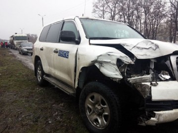 Новости Донбасса: патруль ОБСЕ протаранил мирных жителей Горловки и скрылся с места ДТП