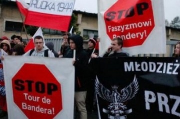 Варшава никак не хочет оставить Украину без своего покровительства