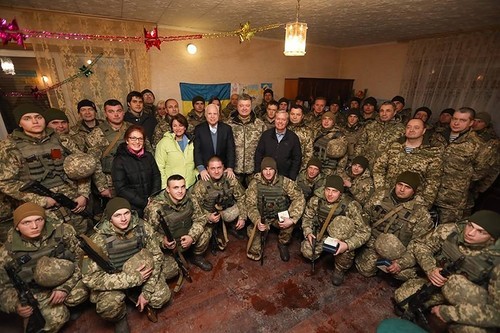Донбасс: переплетение войны и праздника