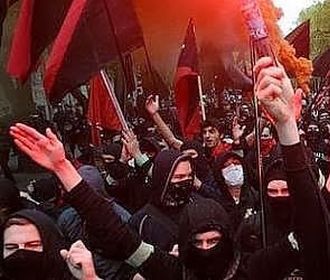 Центр Симона Визенталя потребовал наказать радикалов за антисемитские лозунги на "марше Бандеры"