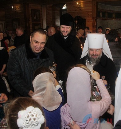 Глава ЛНР посетил народные Рождественские гуляния в столичном храме "Умиление" и поздравил жителей Республики с Рождеством Христовым