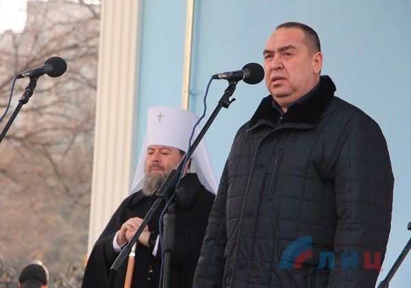 Глава ЛНР посетил народные Рождественские гуляния в столичном храме "Умиление" и поздравил жителей Республики с Рождеством Христовым Глава ЛНР посетил народные Рождественские гуляния в столичном храме "Умиление" и поздравил жителей Республики с Рождеством Христовым