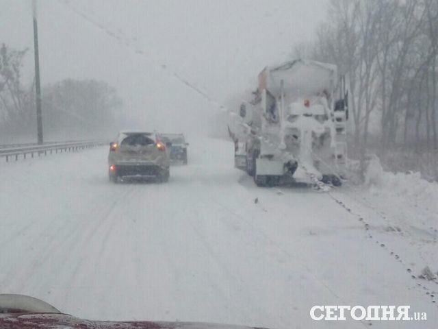 Кто снег насыпал, тот пусть его и убирает… Кто снег насыпал, тот пусть его и убирает…