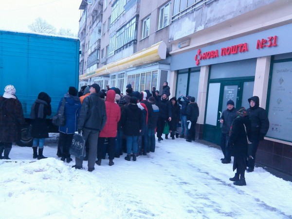 Как вы думаете, куда стоит эта очередь во Львове? Как вы думаете, куда стоит эта очередь во Львове?