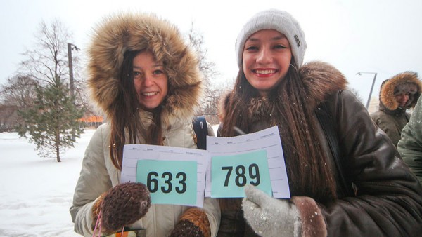 Как вы думаете, куда стоит эта очередь во Львове? Как вы думаете, куда стоит эта очередь во Львове?