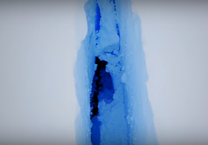 Беспилотник снял на видео гигантскую трещину во льду Антарктиды | Из-за глобального потепления в Арктике появился новый остров