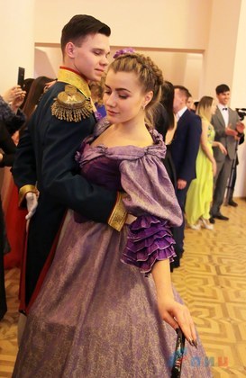 Первый в ЛНР Святочный бал состоялся в Луганске Первый в ЛНР Святочный бал состоялся в Луганске